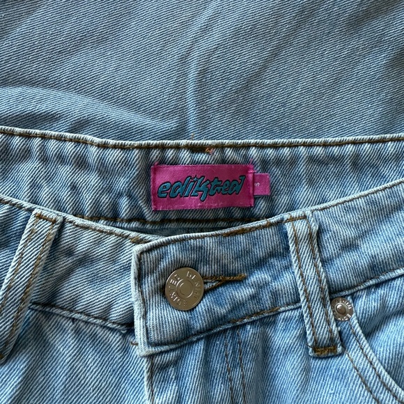 Edikted Raelynn Washed Low Rise Jeans - Picture 5 of 5